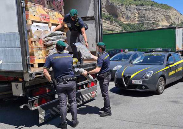 97 kg di droga su un Tir in Liguria